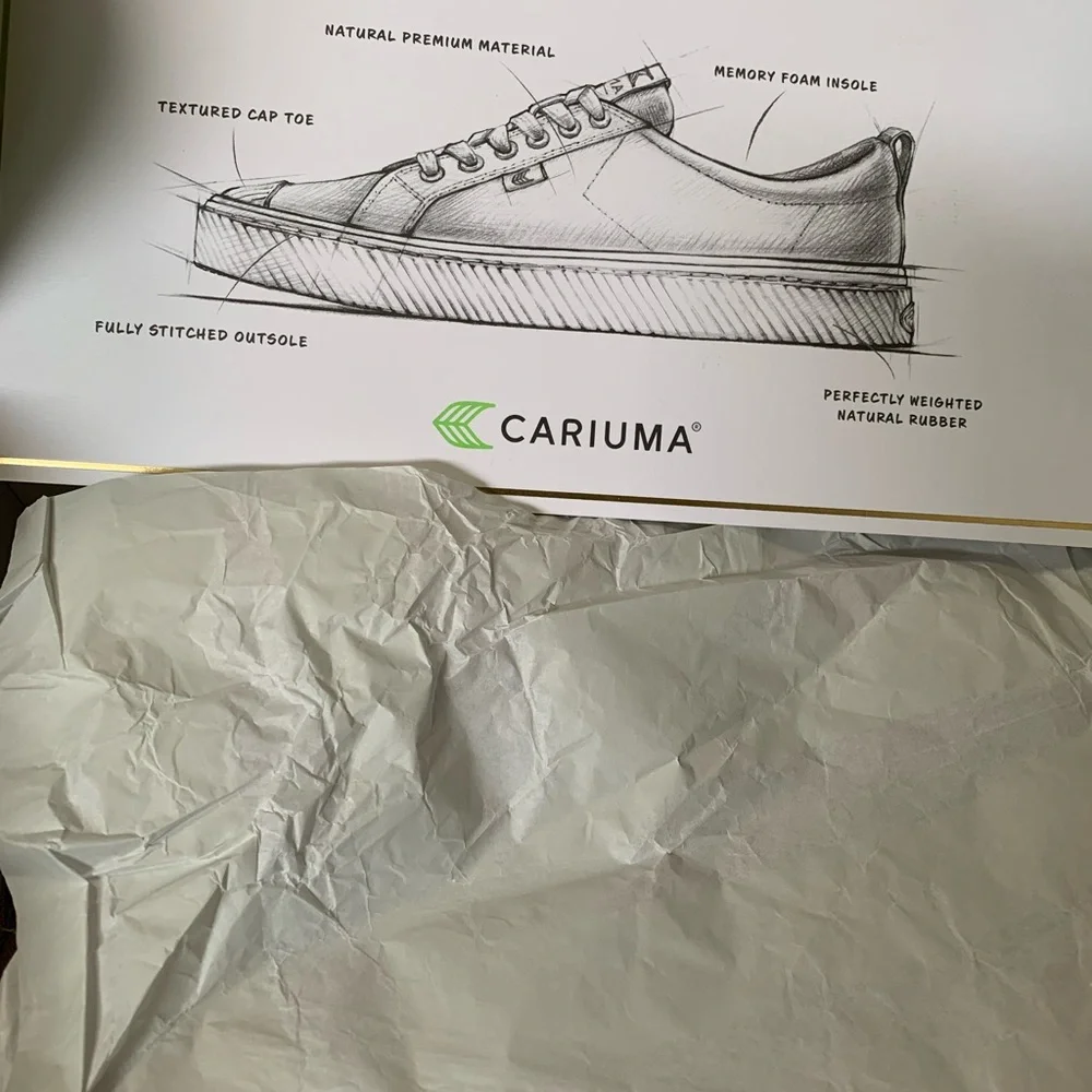 Cariuma OCA Low Burnt Sand Canvas Sneakers NIB 🌴